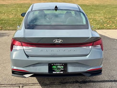 Used 2021 Hyundai Elantra SE image 6