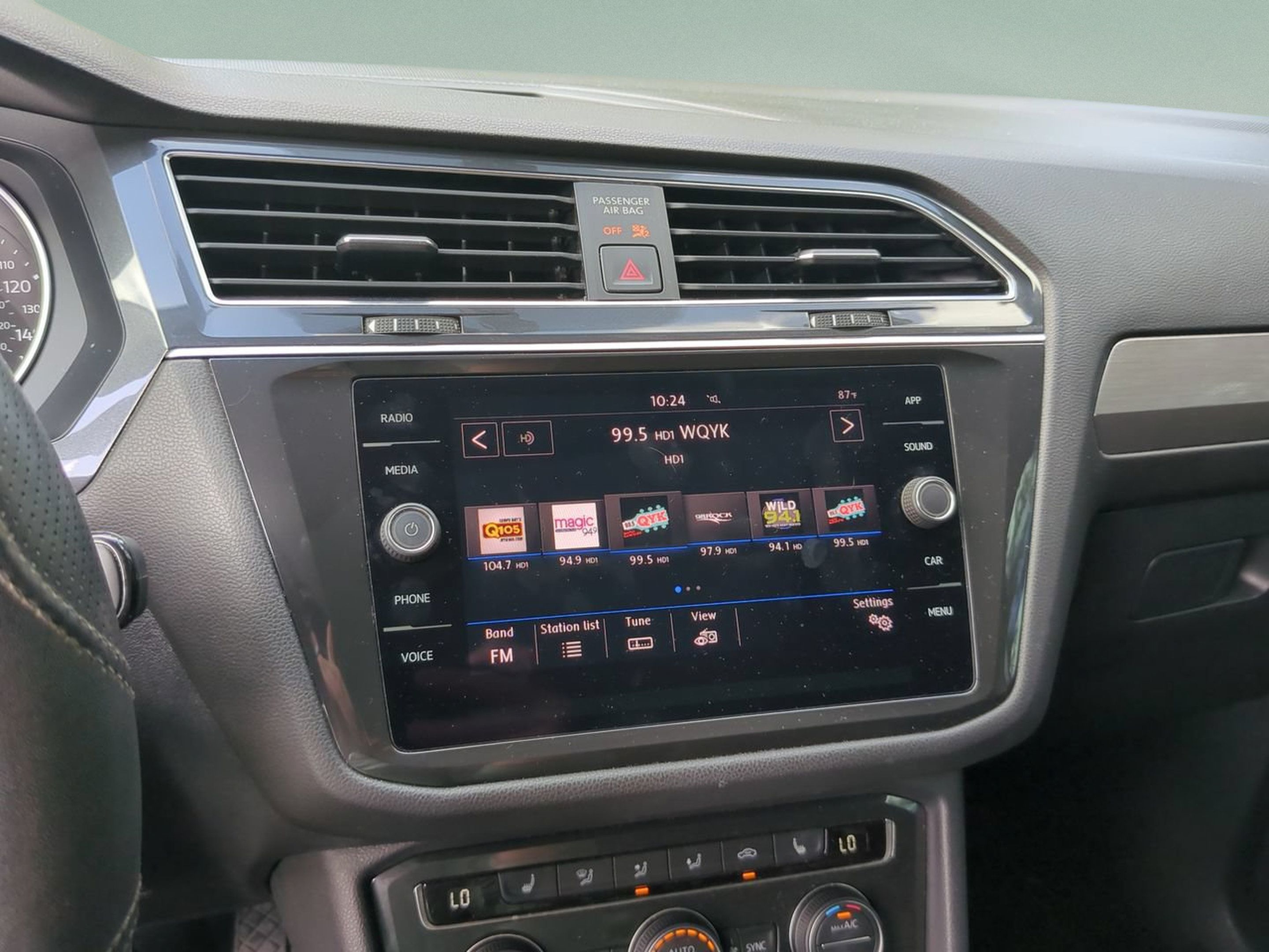 Used 2019 Volkswagen Tiguan SE w/ Panoramic Sunroof Package FWD image 25