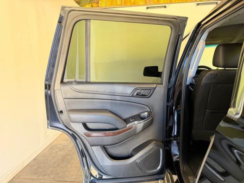 Used 2017 GMC Yukon SLT AWD/4WD image 29
