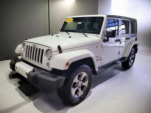 Used 2016 Jeep Wrangler Unlimited Sahara w/ Dual Top Group image 11