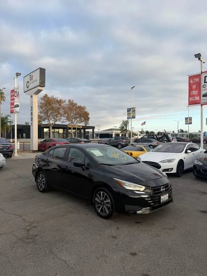 Used 2025 Nissan Versa SV w/ Trunk Package FWD image 2