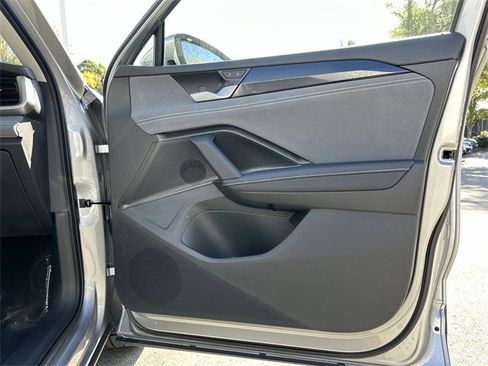 New 2025 Volkswagen Tiguan SE image 22
