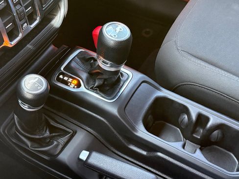 Used 2018 Jeep Wrangler Unlimited Sport S image 24