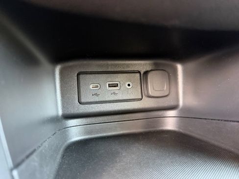 Used 2023 Chevrolet Equinox LT AWD/4WD image 16