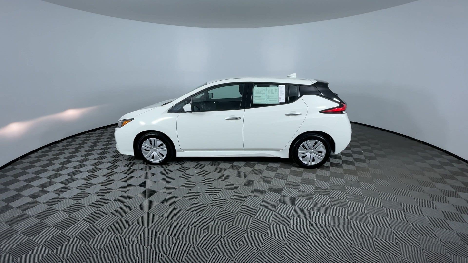 Certified 2025 Nissan Leaf S FWD image 6