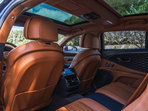 Used 2022 Bentley Flying Spur V8 image 20