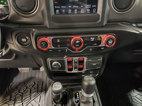Used 2023 Jeep Wrangler Unlimited AWD/4WD image 24