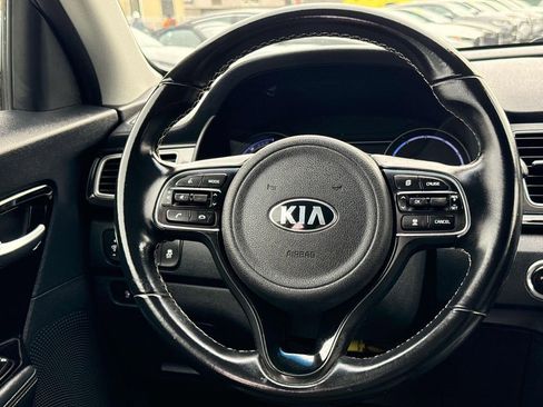 Used 2019 Kia Niro EX image 16