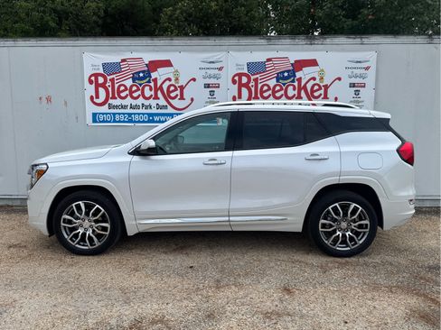Used 2022 GMC Terrain Denali w/ Denali Premium Package AWD/4WD image 7