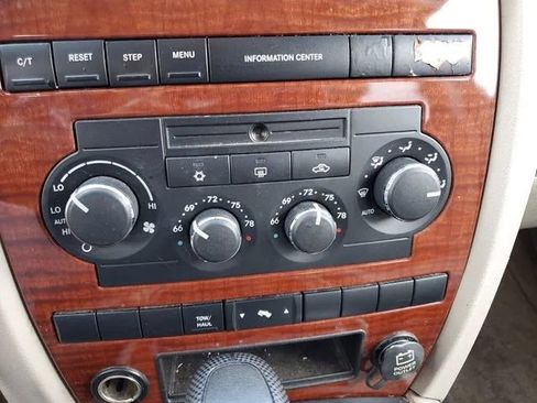 Used 2005 Jeep Grand Cherokee Limited image 27