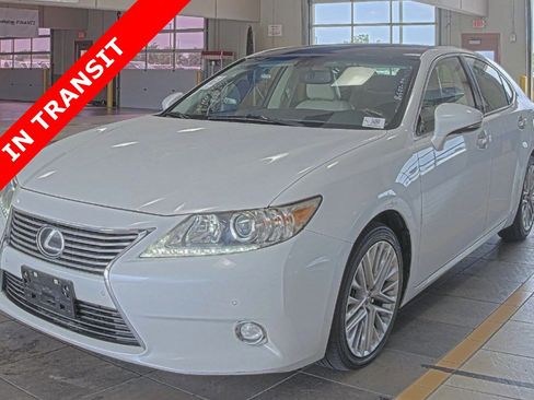 Used 2015 Lexus ES 350 w/ Ultra Luxury Package FWD image 1