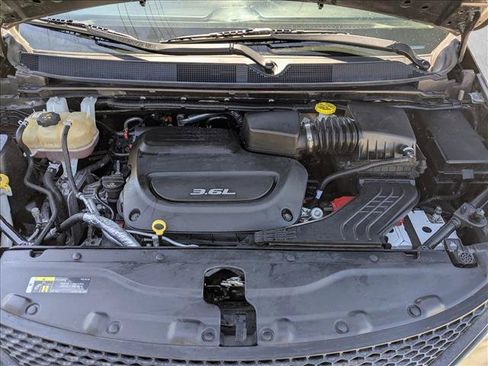 Used 2018 Chrysler Pacifica L FWD image 21