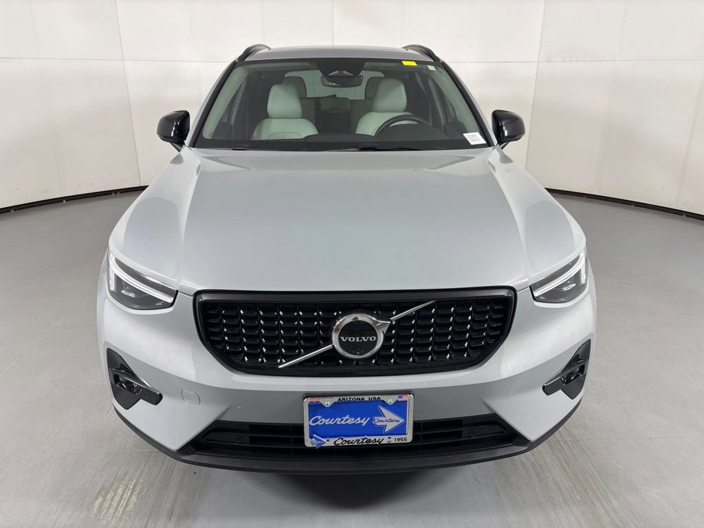 Used 2026 Volvo XC40 B5 Plus AWD/4WD image 3