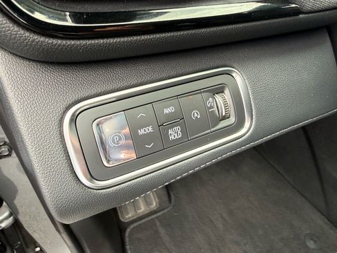 Used 2025 Buick Enclave Preferred AWD/4WD image 18