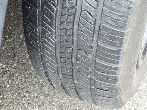 Used 2017 Jeep Cherokee Latitude w/ Cold Weather Group image 18