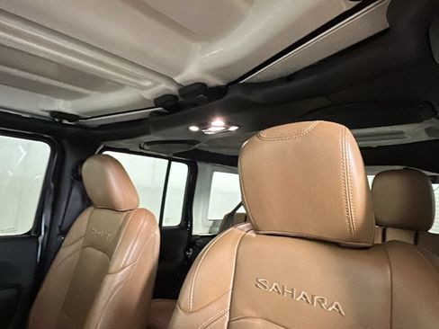 Used 2023 Jeep Wrangler Unlimited Sahara w/ Cold Weather Group AWD/4WD image 14