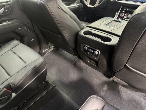Used 2022 GMC Yukon XL Denali image 36
