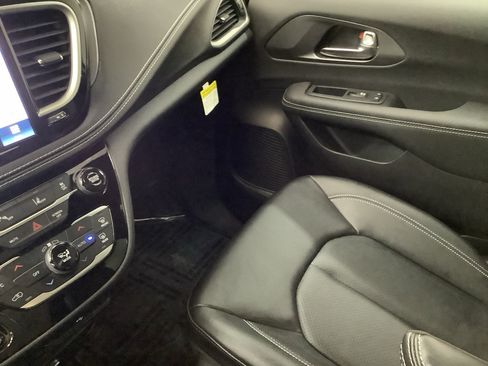 New 2026 Chrysler Pacifica Select w/ S Appearance Package FWD image 22