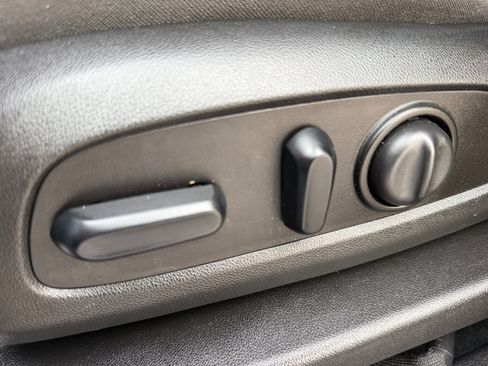 Used 2019 Chevrolet Equinox LT FWD image 14