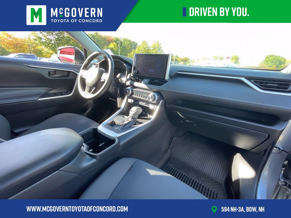 Used 2023 Toyota RAV4 LE AWD/4WD image 27