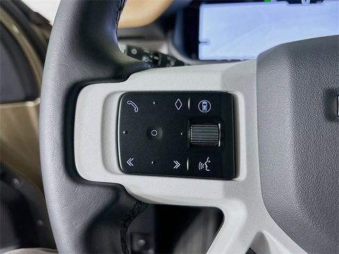 Used 2025 Land Rover Defender 110 X-Dynamic SE image 10