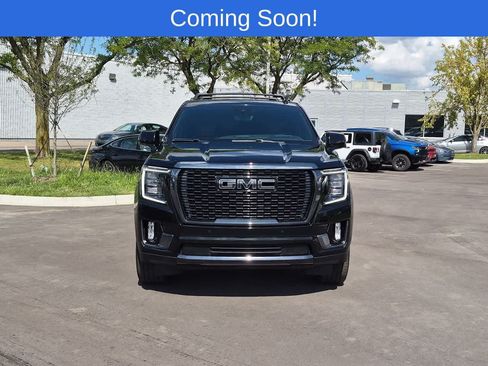 Used 2023 GMC Yukon XL Denali Ultimate AWD/4WD image 9