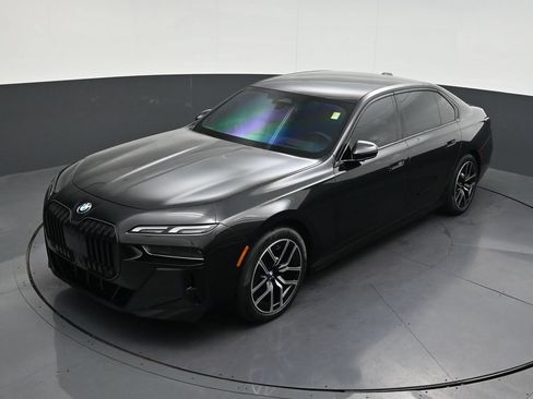 Used 2025 BMW 740i xDrive AWD/4WD image 16