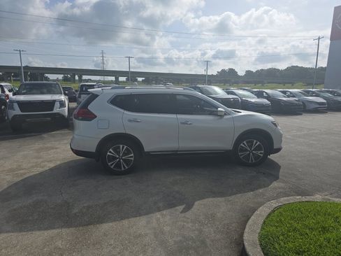 Used 2017 Nissan Rogue SL w/ SL Premium Package FWD image 7