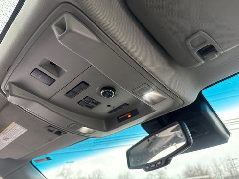 Used 2016 Cadillac Escalade ESV Premium image 17