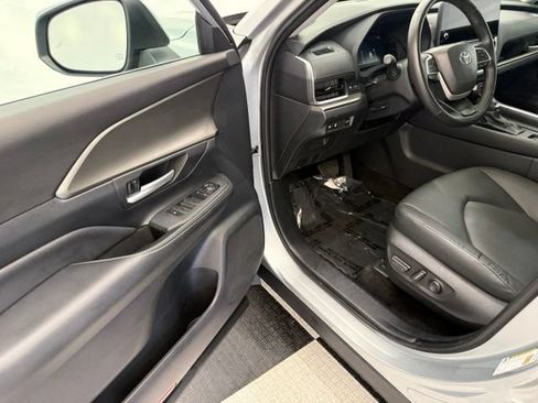 Used 2025 Toyota Grand Highlander AWD image 34