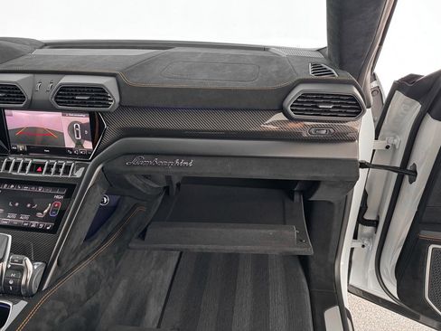 Used 2024 Lamborghini Urus Performante image 32