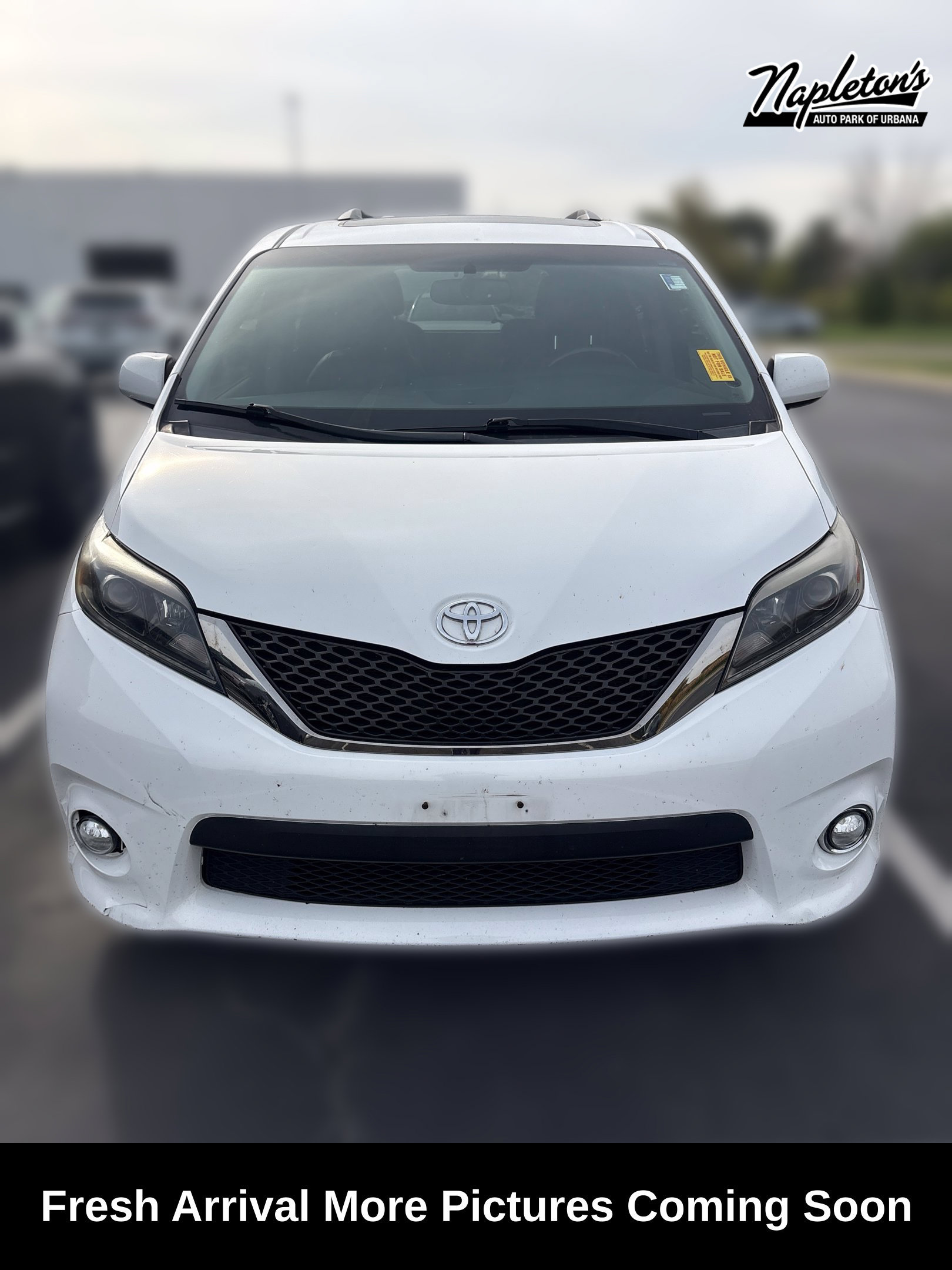 Used 2017 Toyota Sienna SE Premium FWD image 1