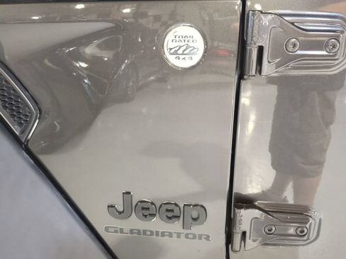 Used 2020 Jeep Gladiator Sport w/ Quick Order Package 23S AWD/4WD image 15