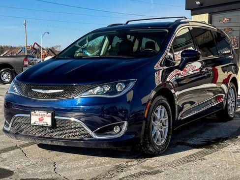 Used 2020 Chrysler Pacifica Touring-L image 7