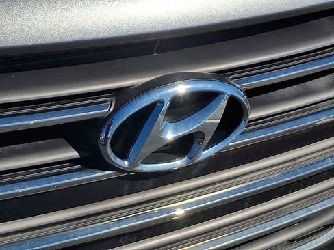 Used 2017 Hyundai Elantra Limited w/ Limited Tech Package 04 image 10