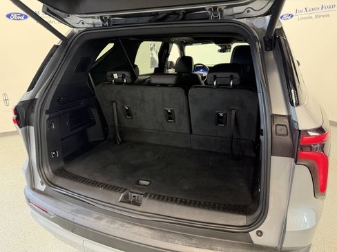 Used 2024 Chevrolet Traverse Z71 w/ LPO, Floor Liner Package AWD/4WD image 23