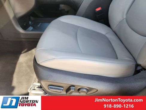 Used 2025 Toyota Sienna XLE image 24