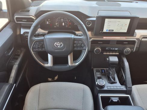 Used 2025 Toyota 4Runner SR5 AWD/4WD image 15