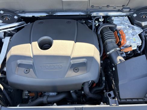 Used 2022 Volvo XC90 T8 R-Design w/ Advanced Package image 36