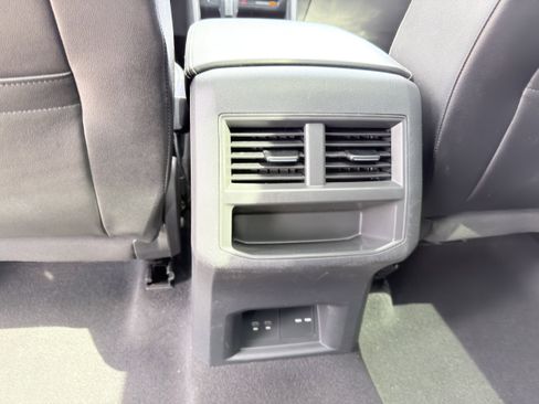 Used 2021 Volkswagen Atlas Cross Sport SE w/ Panoramic Sunroof Package FWD image 21