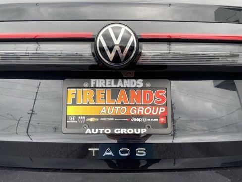 New 2025 Volkswagen Taos SE image 17