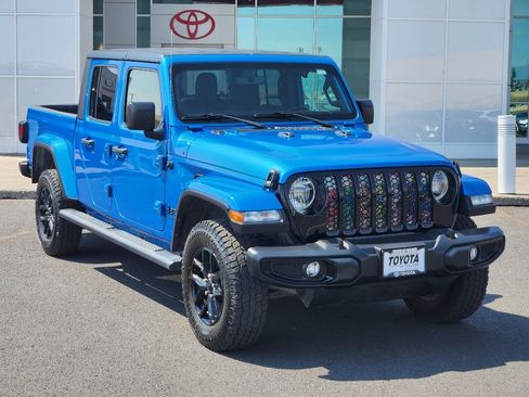 Used 2022 Jeep Gladiator Sport AWD/4WD image 2