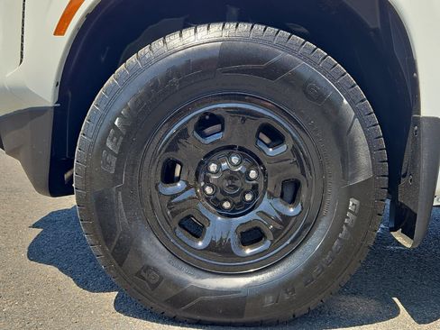 Used 2022 Nissan Frontier S AWD/4WD image 9