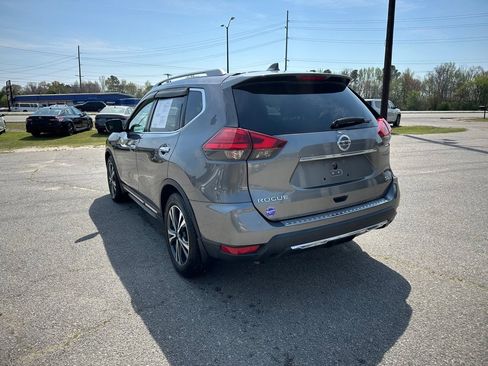 Used 2017 Nissan Rogue SL w/ SL Premium Package image 3
