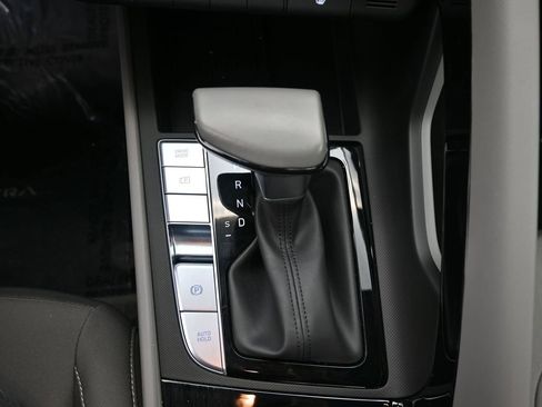 Certified 2025 Hyundai Elantra SEL image 13