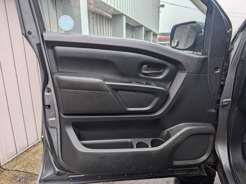 Used 2017 Nissan Titan S image 7