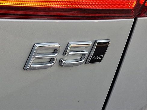 Certified 2025 Volvo XC60 B5 Plus image 28