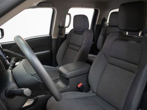 Used 2024 Nissan Frontier SV image 8