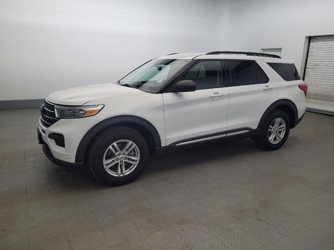 Used 2022 Ford Explorer XLT AWD/4WD image 2