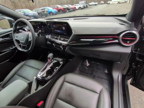 Used 2025 Chevrolet Trax RS w/ Sunroof Package image 27